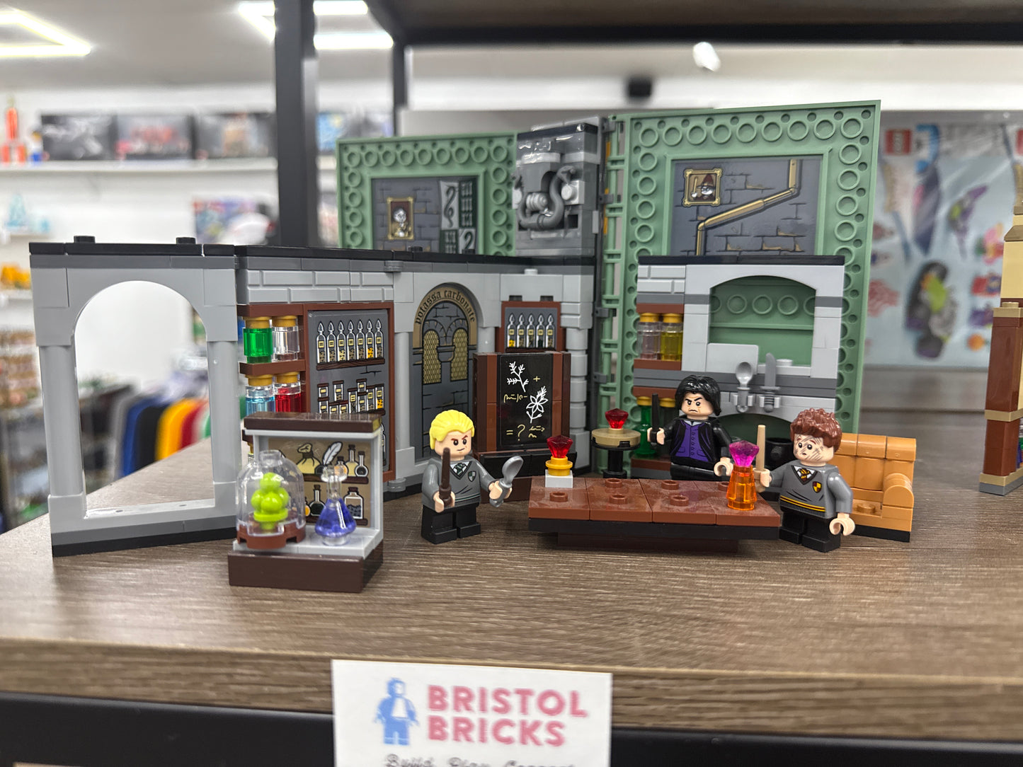 U76431 - Hogwarts Moment: Potions Class (Pre-Built)