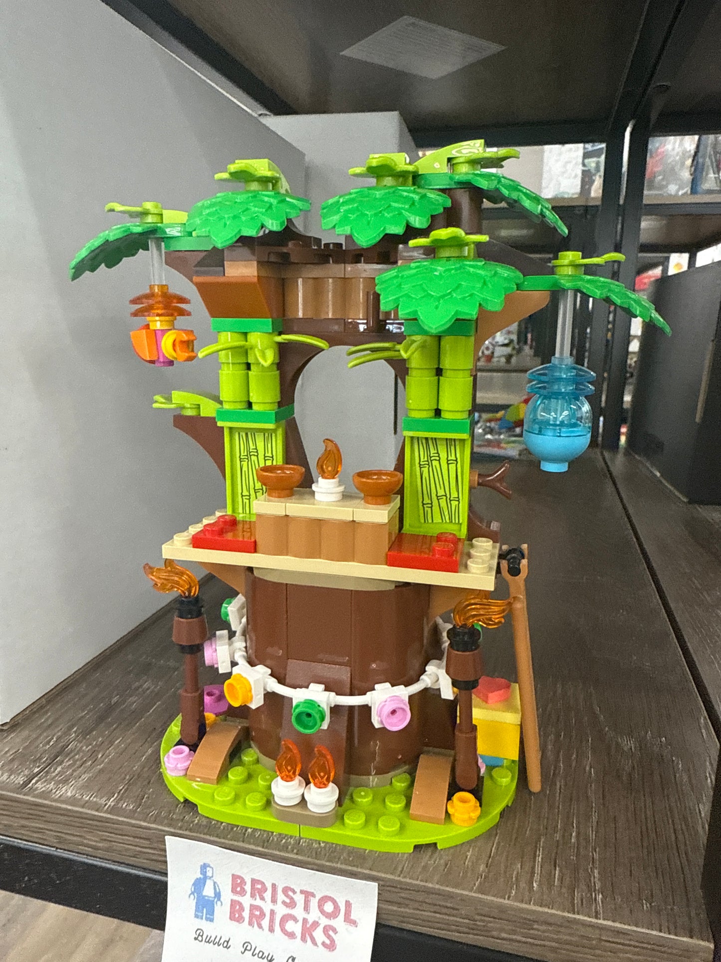utiki - Tiki Hut MOC