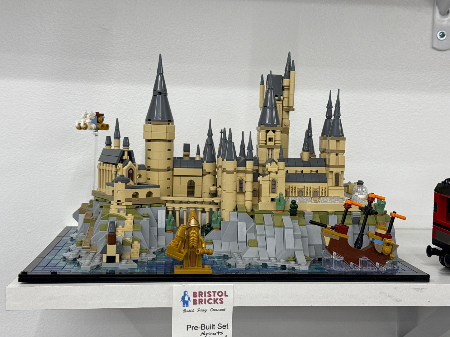 U76419 - Hogwarts Castle and Grounds