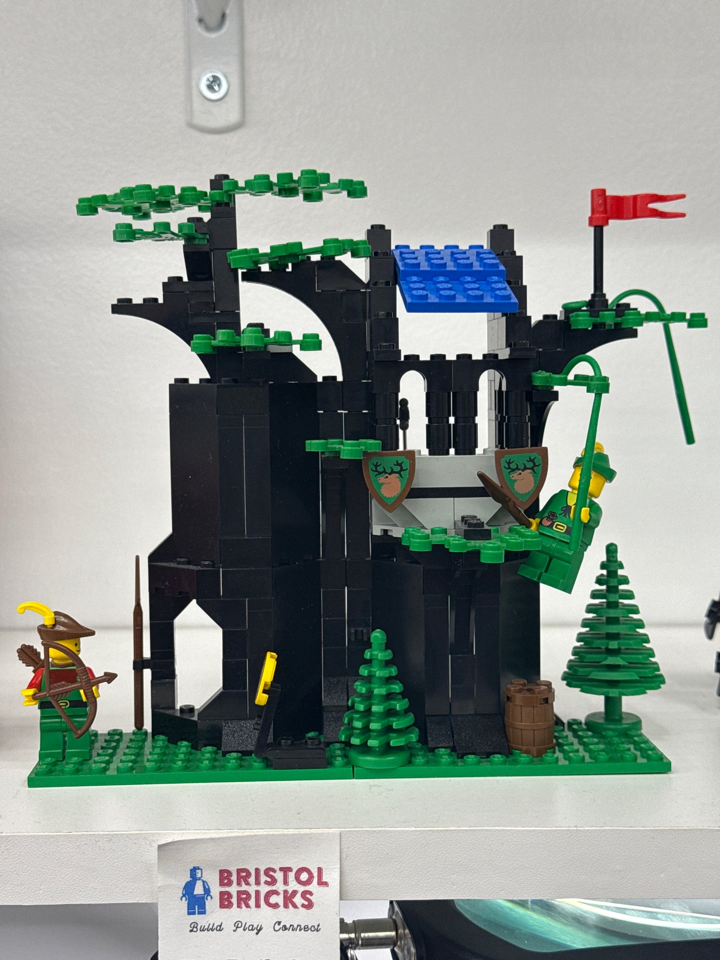 U6054 - 1988 Vintage Forestmen's Hideout