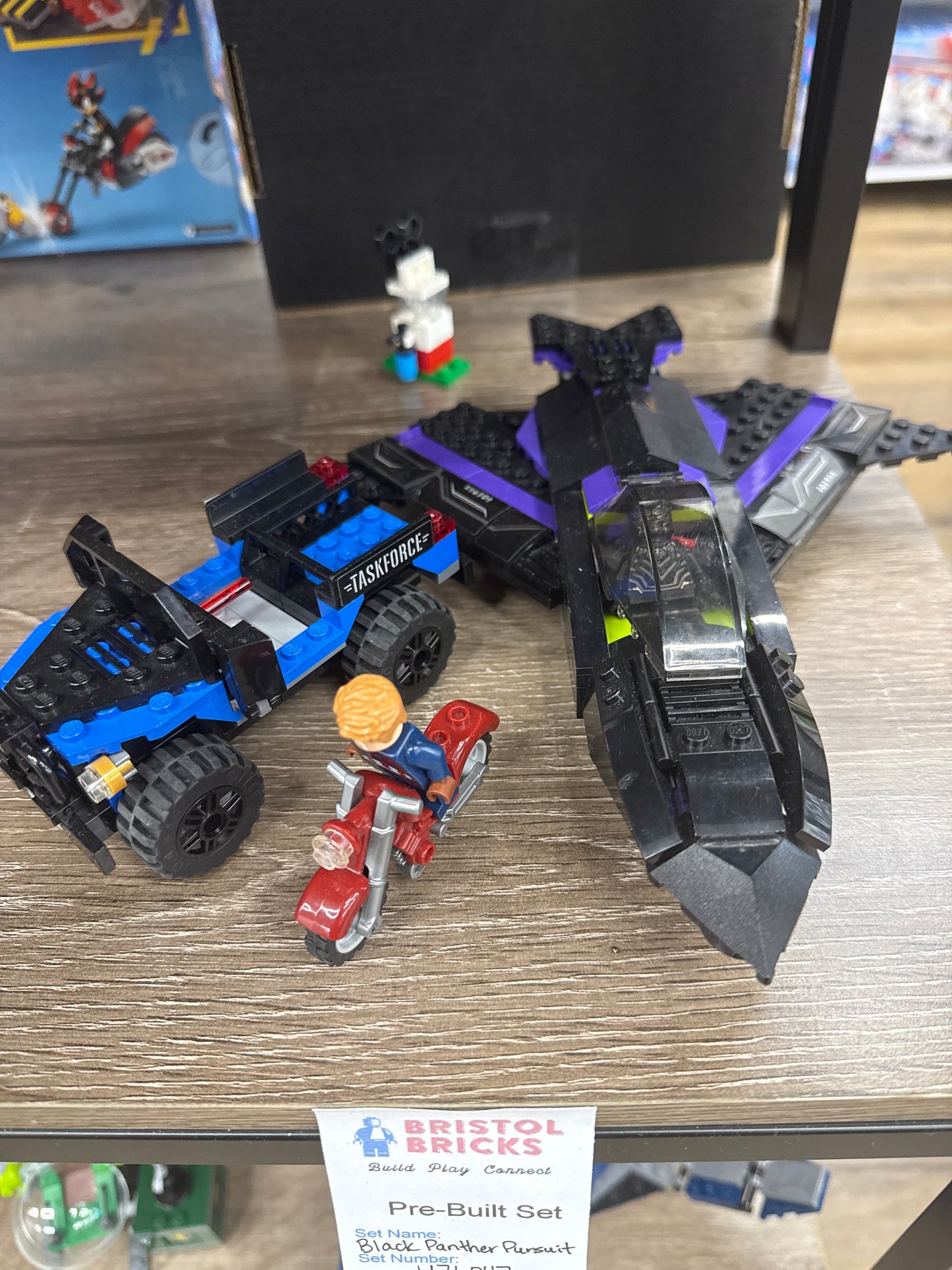 U76047 - Black Panther Pursuit