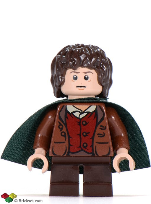 lor028 - Frodo Baggins - Reddish Brown Jacket, Dark Brown Legs, Dark Green Cape