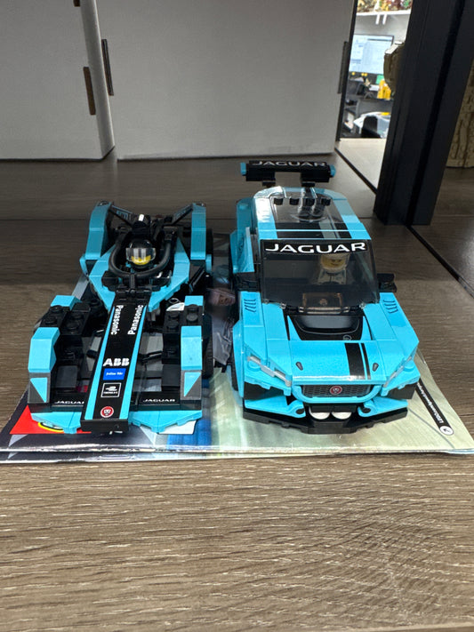 u76898 - Formula E Panasonic Jaguar Racing GEN2 Car & Jaguar I-PACE eTROPHY