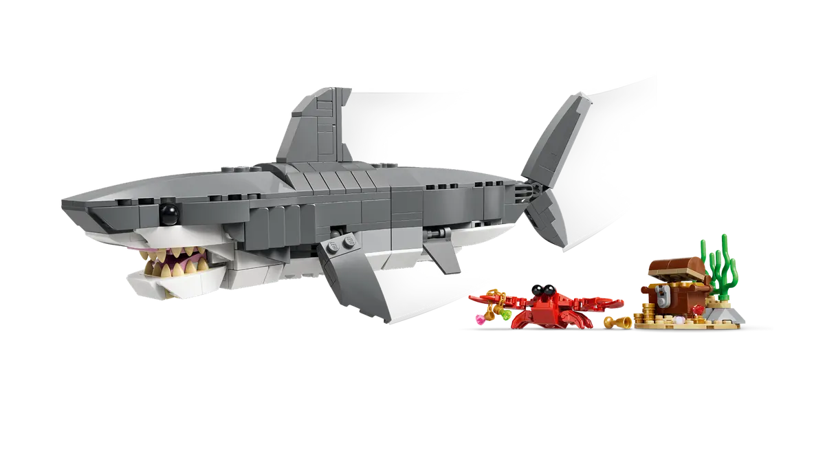 31381 - Fierce Shark with a Treasure Chest