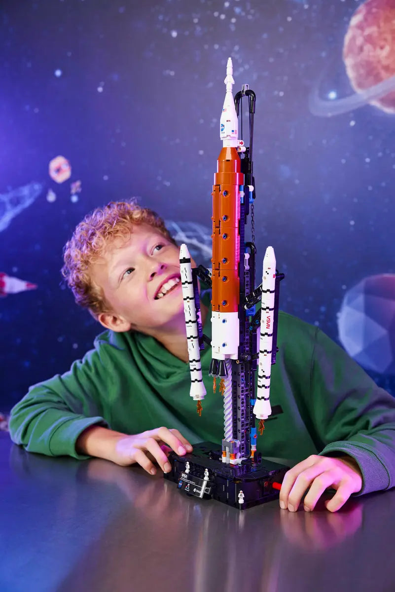42221 - NASA Artemis Space Launch System Rocket