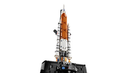 42221 - NASA Artemis Space Launch System Rocket
