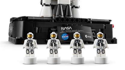 42221 - NASA Artemis Space Launch System Rocket