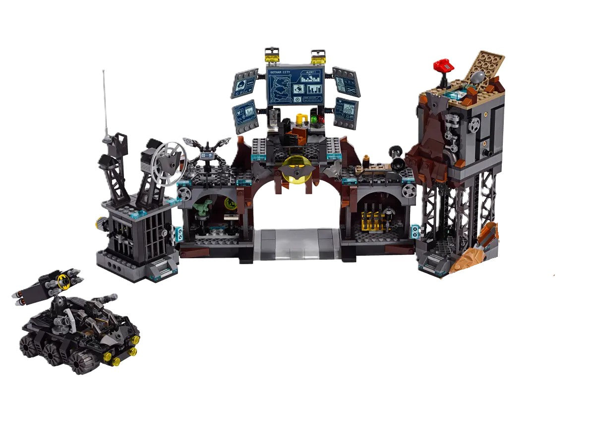 u76122 - Batcave Clayface™ Invasion  (Pre-Built - Batcave and Batmobile Only)