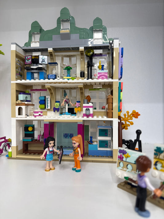U41711 - Emma's Art School