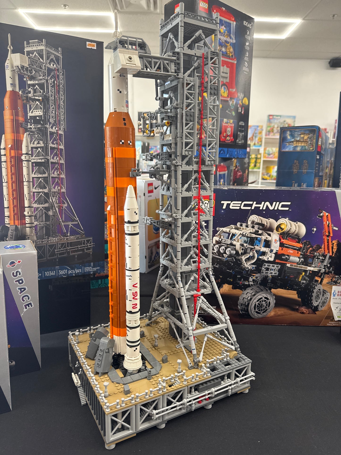 u10341 - NASA Artemis Space Launch System (Pre-Built)