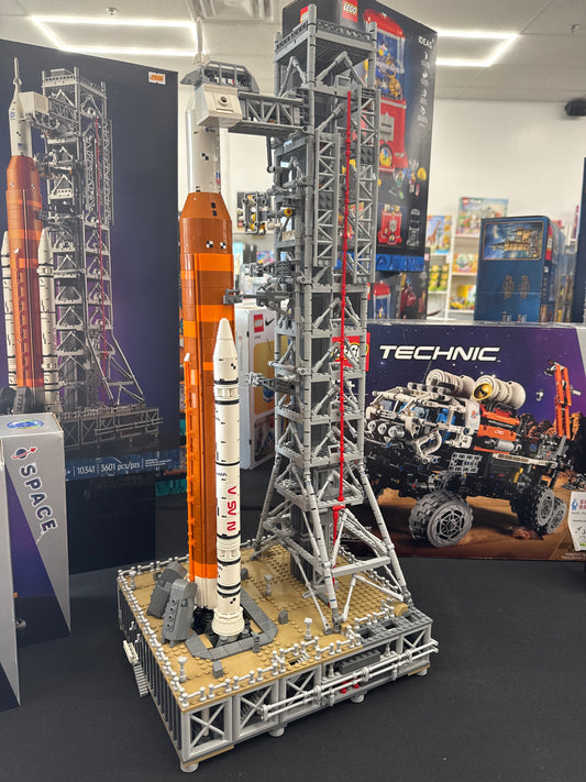 u10341 - NASA Artemis Space Launch System (Pre-Built)