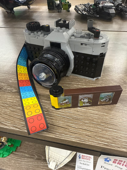 U31147 - Retro Camera