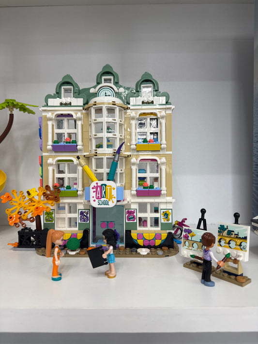 U41711 - Emma's Art School