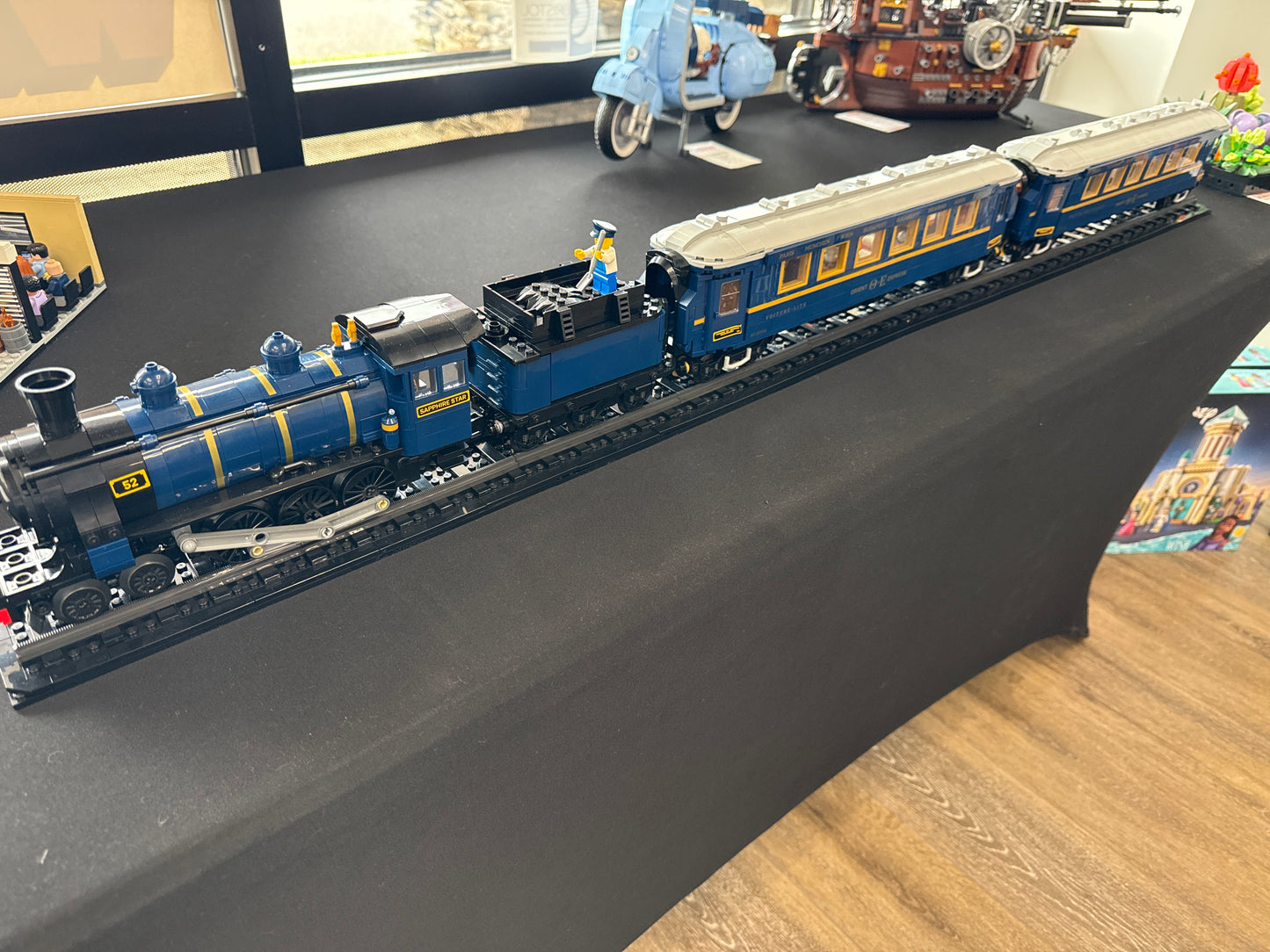 U21344 - The Orient Express Train