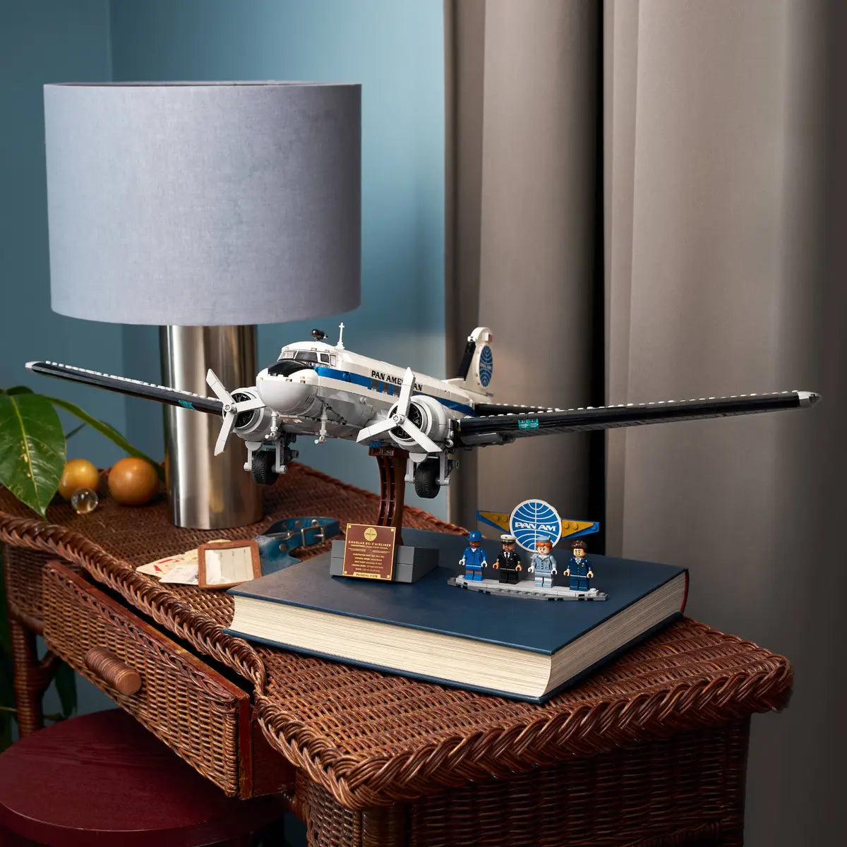 11378 - Douglas™ DC-3™ PAN AM® Airliner