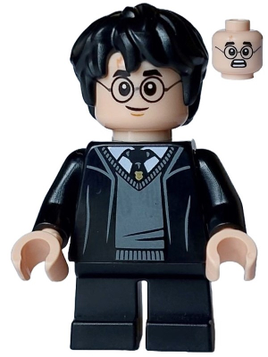 hp470 - Harry Potter - Hogwarts Robe, Black Tie
